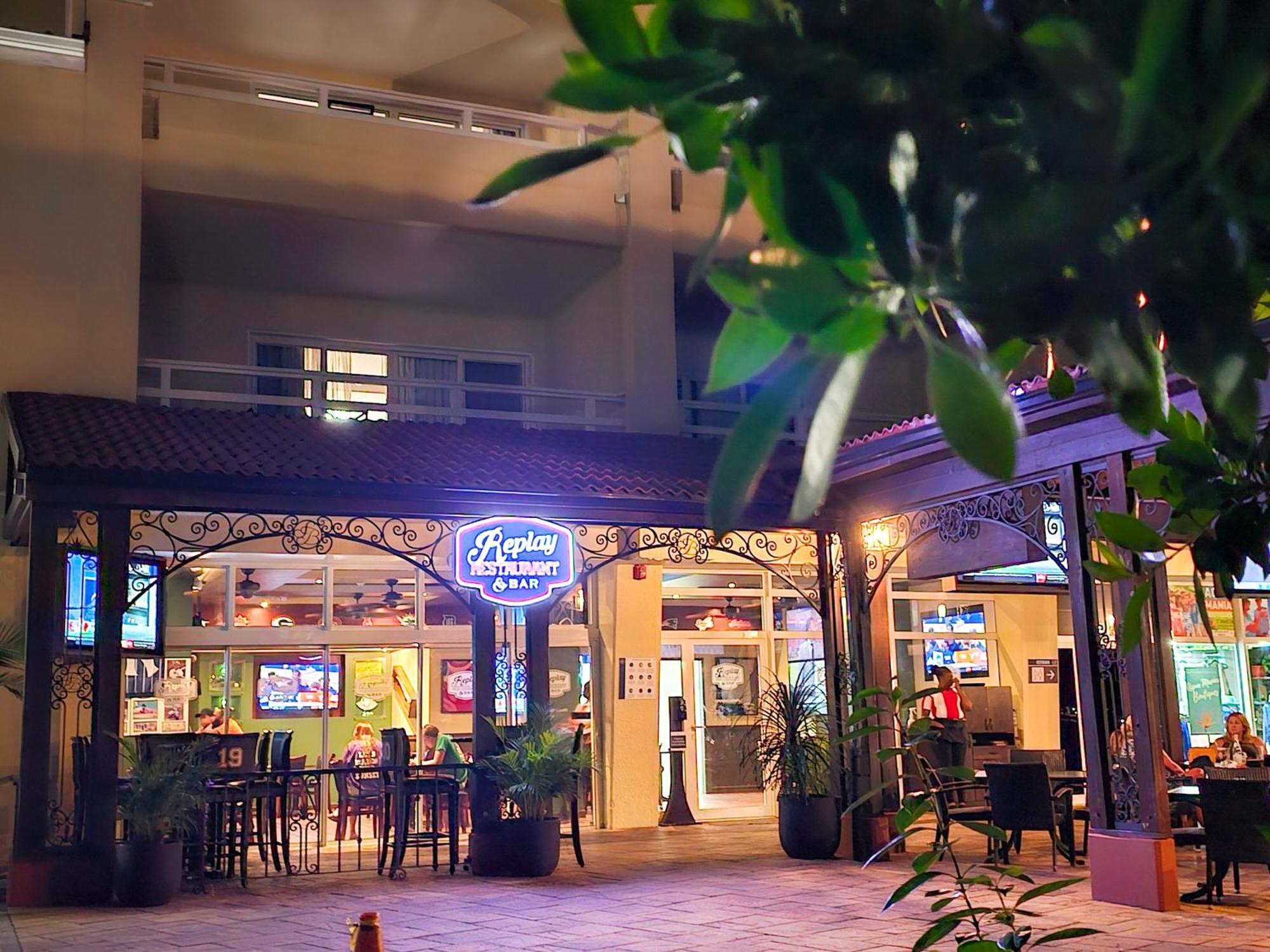 Simpson Bay Resort Marina & Spa Exterior photo A restaurant in the resort