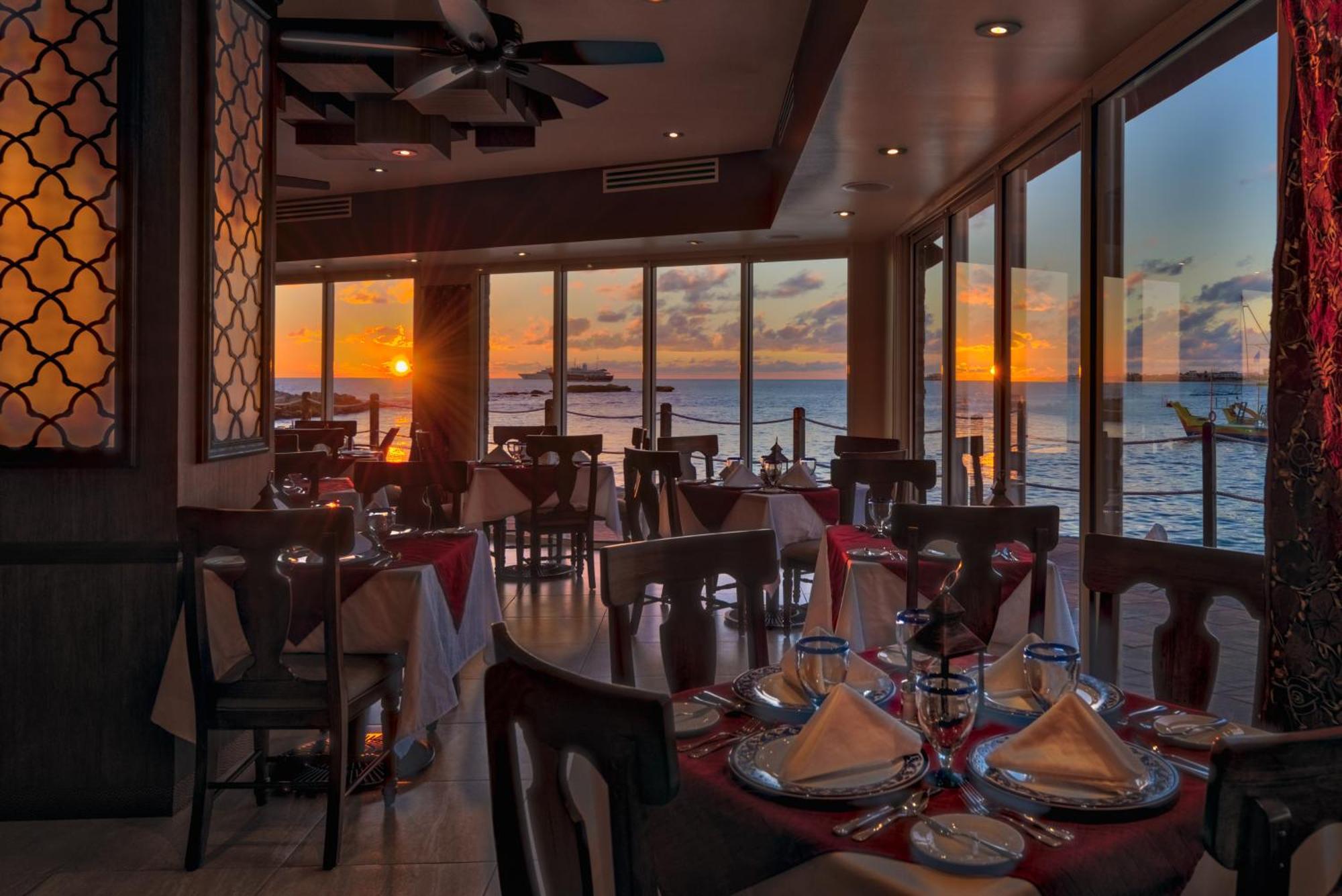 Simpson Bay Resort Marina & Spa Exterior photo Sunset at the restaurant