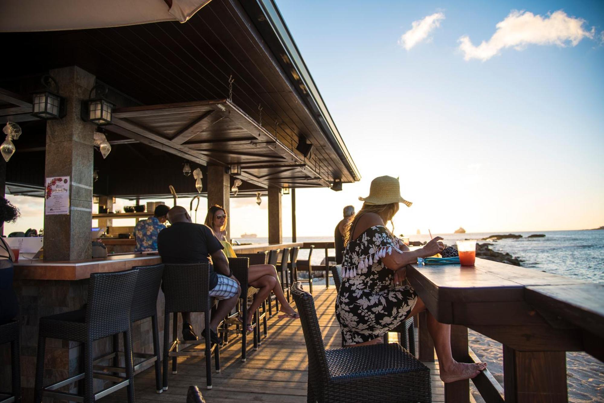 Simpson Bay Resort Marina & Spa Exterior photo Sunset at the bar
