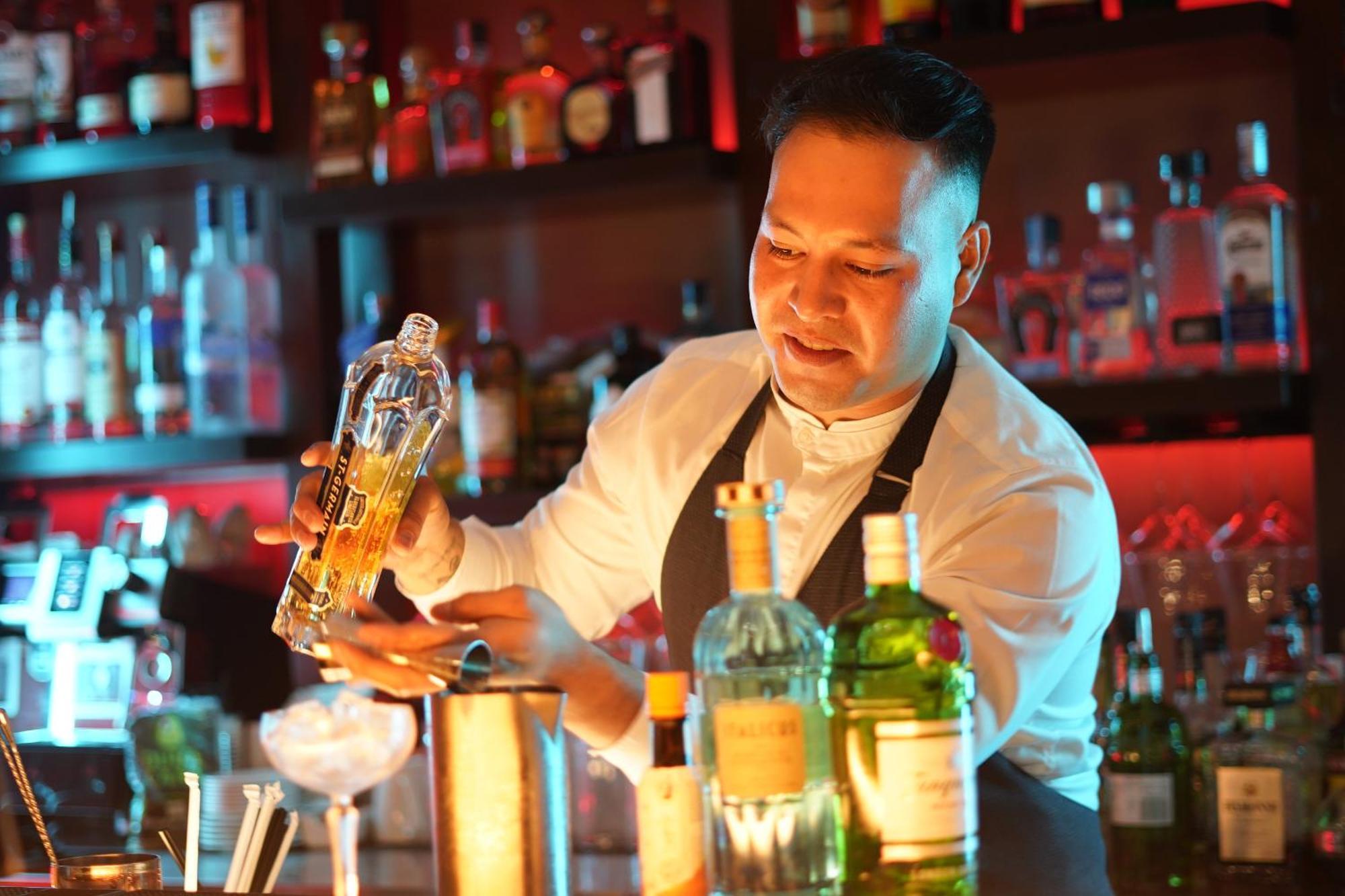 Simpson Bay Resort Marina & Spa Exterior photo Bartender at work