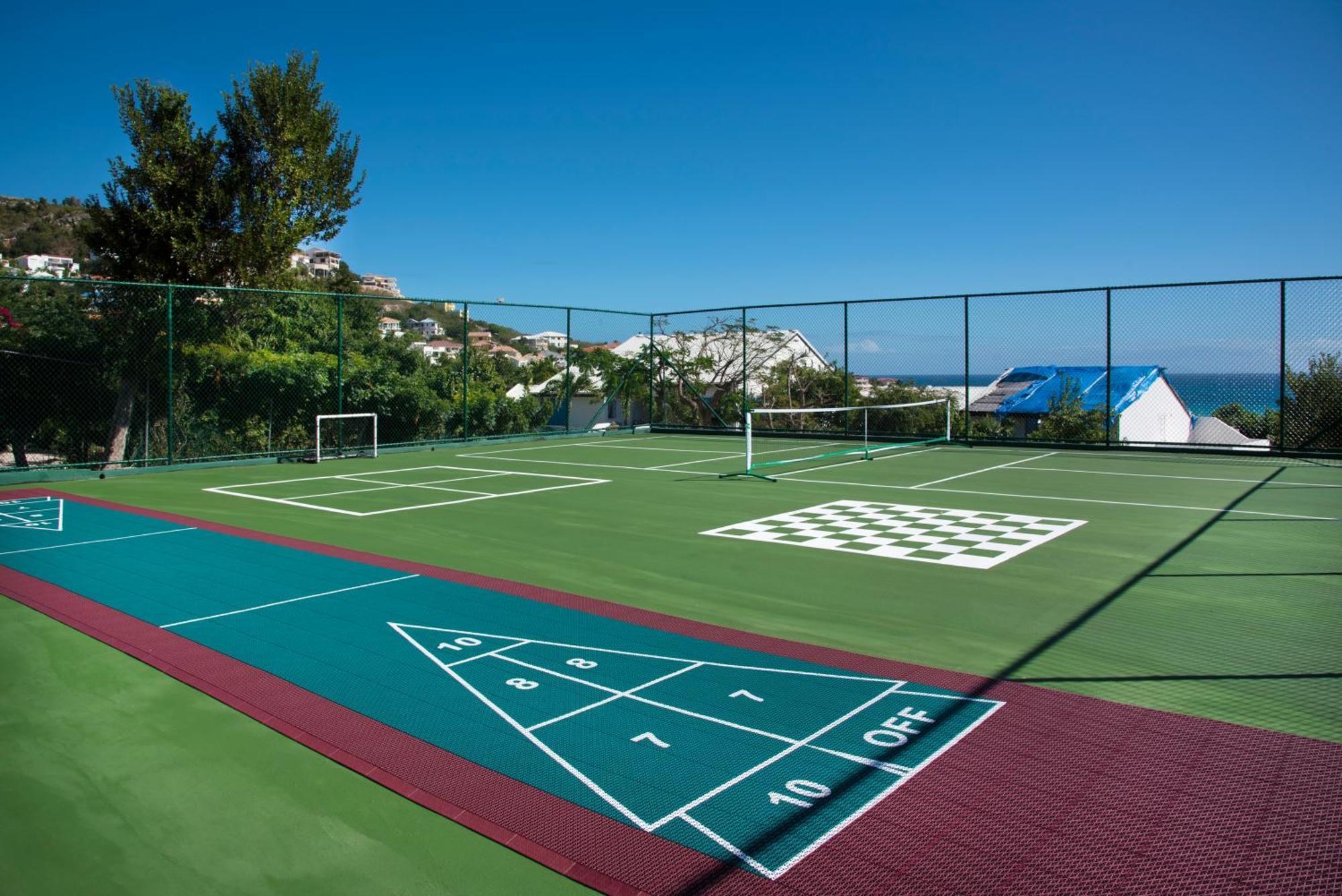 Simpson Bay Resort Marina & Spa Exterior photo A shuffleboard court